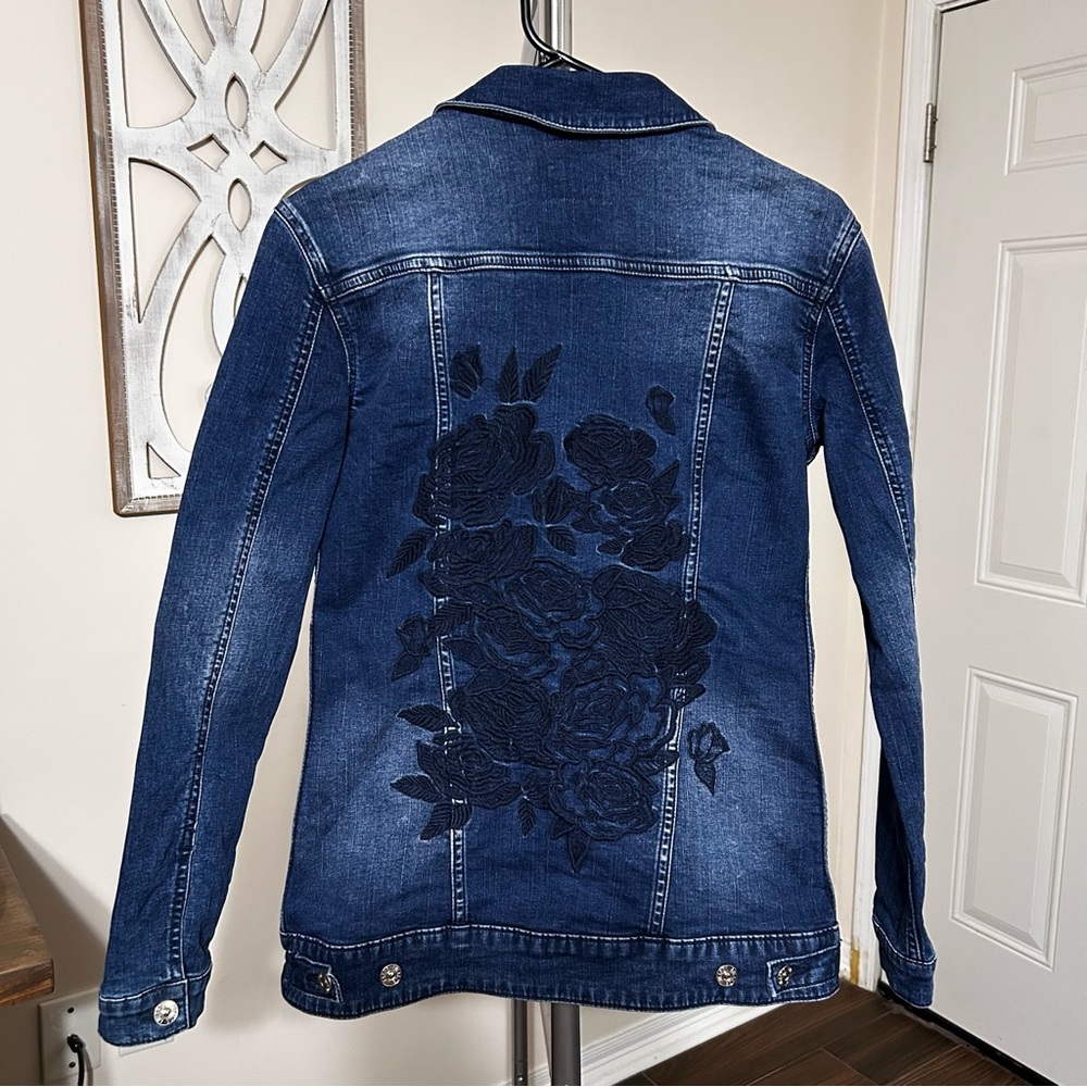 LuLaRoe Women’s‎ XS Jaxson Denim Jean Jacket Embroidered Black Roses